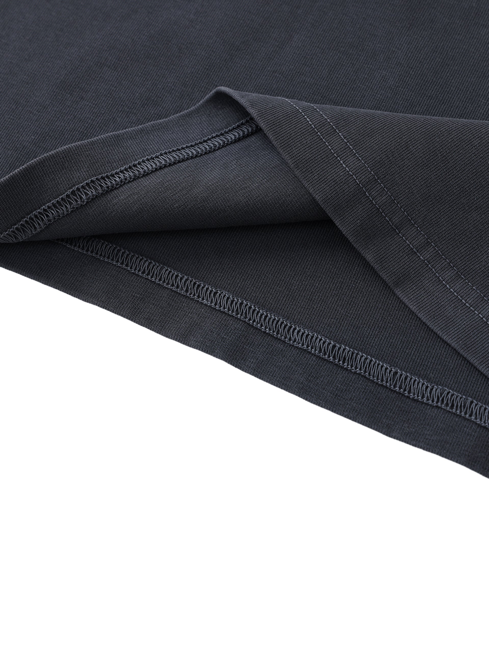 تيشيرت بقصة ضيقة مع شعار سليكز 