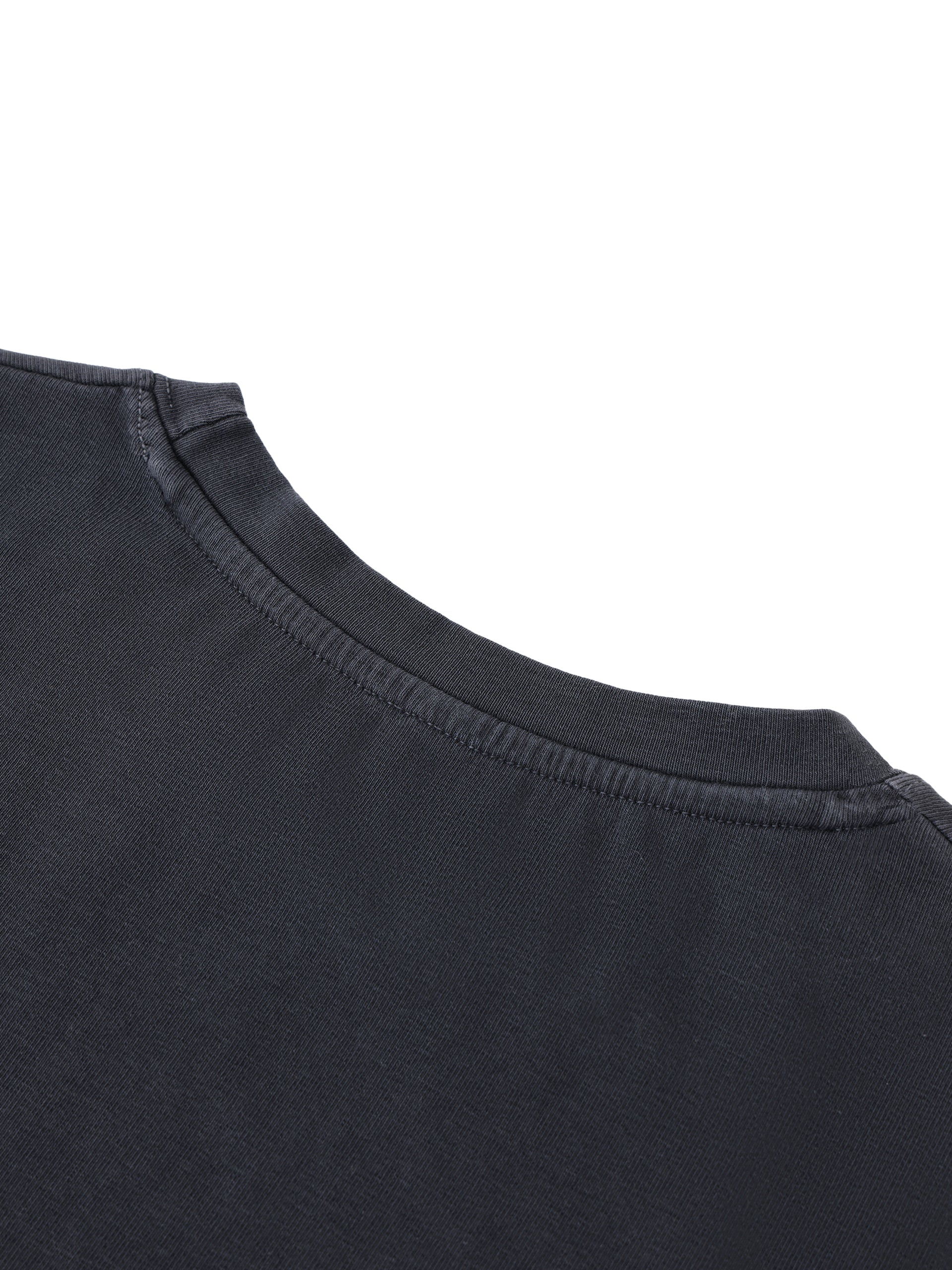 تيشيرت بقصة ضيقة مع شعار سليكز 