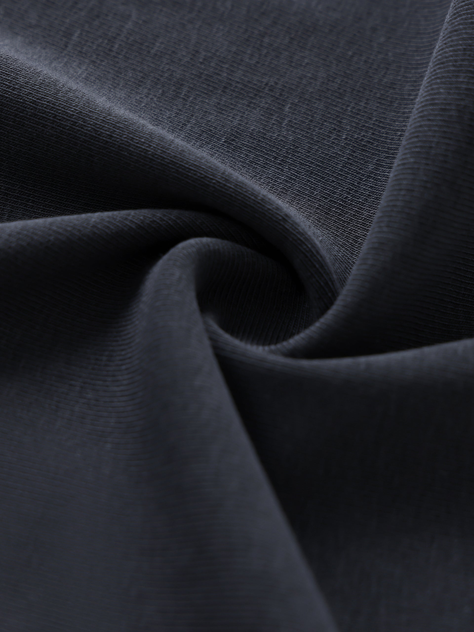 تيشيرت بقصة ضيقة مع شعار سليكز 