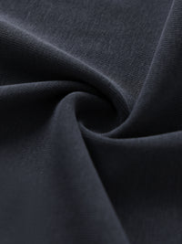 تيشيرت بقصة ضيقة مع شعار سليكز 